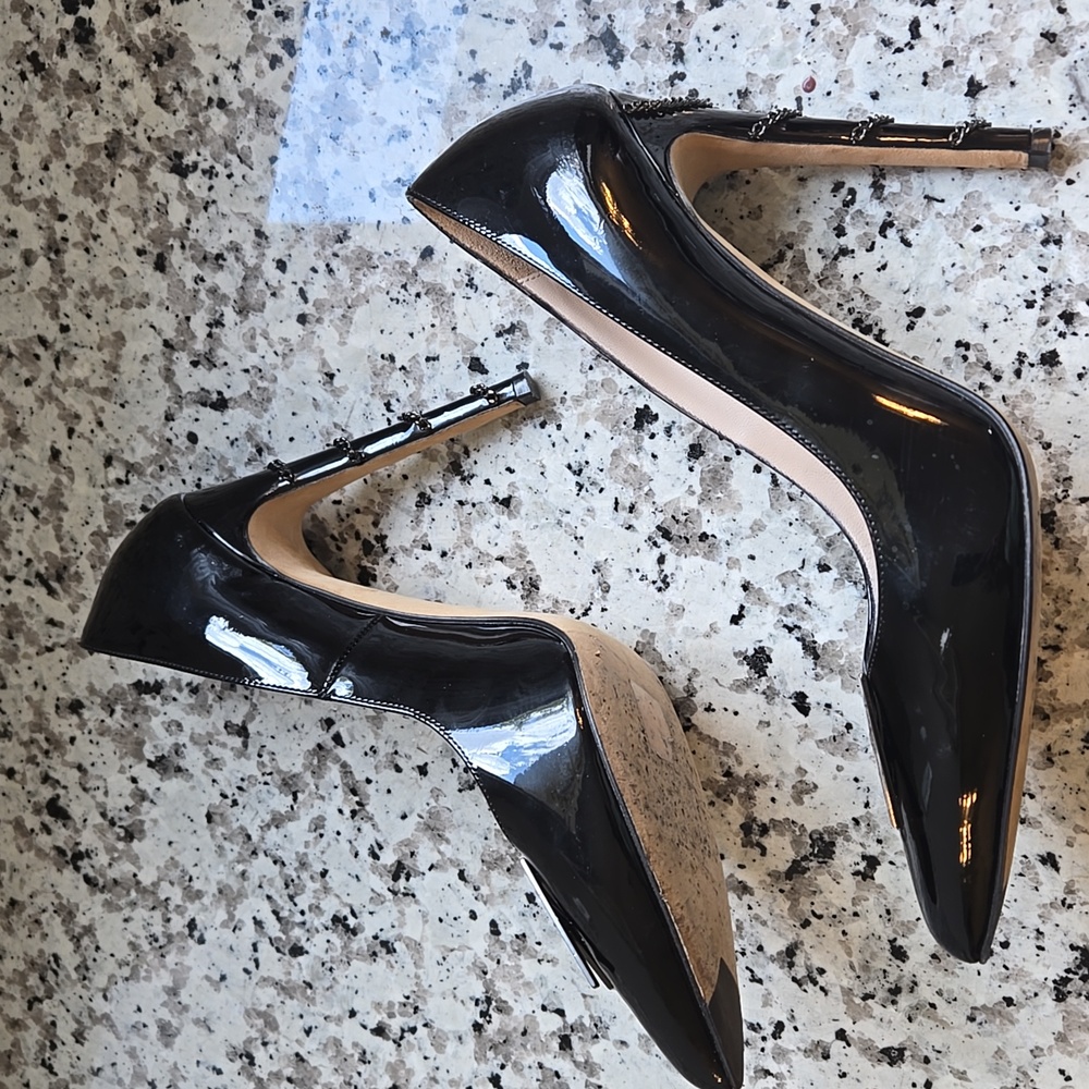 Gorgeous Black Patent Leather Pumps - Picture 5 of 10